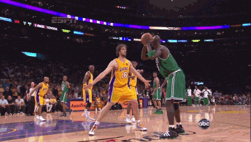 在他效力于 在他效力于