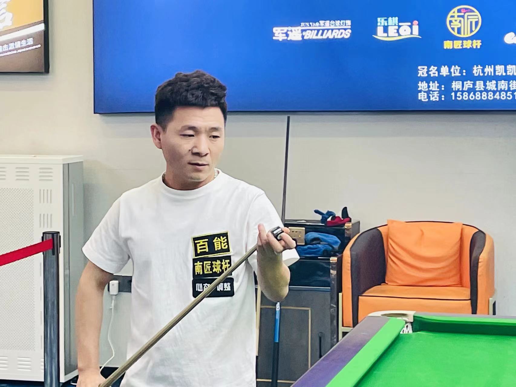 转会市场中 转会市场中